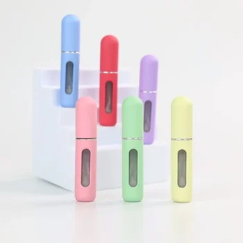 5ml 1db hordozható cukorka színes mini utazási alsó töltő parfümös üveg folyékony palackozás újratölthető üveg üres kozmetikai spray