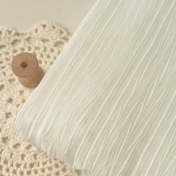 Bézs színű, ráncos csíkos sifon szövet nyári ruhához Ruhapor kabát függöny kézzel készített DIY varrószövet AT94