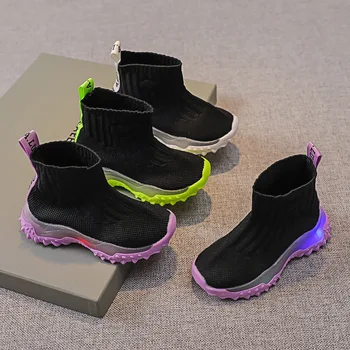 Gyerekcipők Gyapjú kötött zokni Cipők fiúknak Lányoknak 2022 ősz Új gyerek futócipő LED divatos csúszásmentes cipőkkel