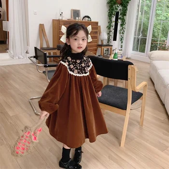 Lányok ruhája Őszi vintage stílusú Gyermekruházat Csipke csipke buborékujjú hercegnő ruhák