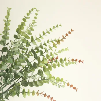 Műanyag zöld növény mesterséges eukaliptusz ág virágkötészeti kiegészítők Hotel bevásárlóközpont dekoráció szimulációs növények