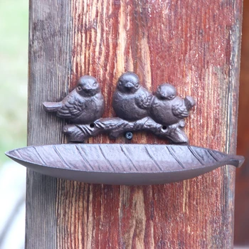 rusztikus Három madár elhagyja az öntöttvas fali madáretetőt és az asztali tárolótálcát otthoni kerti kültéri dekorációhoz