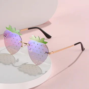 Új napszemüveg Keret nélküli Eper Divat Party Trend Báli szemüveg Női napszemüveg Személyiség Aranyos